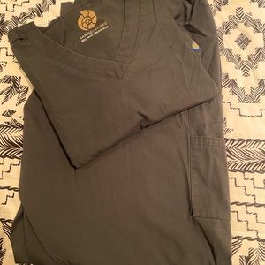 Woman’s scrub set size large. Gently used.